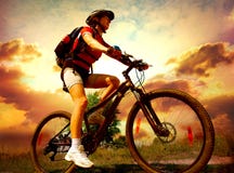 Bicicletta di guida della giovane donna