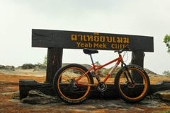 Bicyle is voor signage royalty-vrije stock foto Bicyle is voor signage royalty-vrije stock foto