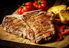 Bife do lombo grelhado com vegetais fotos de stock royalty free Bife do lombo grelhado com vegetais fotos de stock royalty free