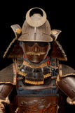 Bild der Samurairüstung auf Schwarzem stockfoto Bild der Samurairüstung auf Schwarzem stockfoto