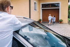 Bild för begrepp för familjförbindelse royaltyfri bild Bild för begrepp för familjförbindelse royaltyfri bild