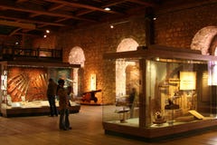 Mensen in museum Mensen in museum