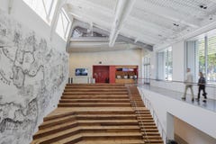 Binnenland van Berkeley Art Museum en Vreedzaam Filmarchief royalty-vrije stock afbeeldingen Binnenland van Berkeley Art Museum en Vreedzaam Filmarchief royalty-vrije stock afbeeldingen