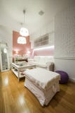 Binnenland van een moderne woonkamer royalty-vrije stock afbeelding Binnenland van een moderne woonkamer royalty-vrije stock afbeelding