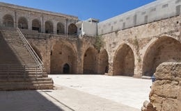 Binnenplaats van de Vesting van de Acrekruisvaarder in Israël royalty-vrije stock afbeeldingen Binnenplaats van de Vesting van de Acrekruisvaarder in Israël royalty-vrije stock afbeeldingen