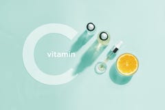 Bio cosm?ticos org?nicos com vitamina C ?leos homeopaticamente, suplementos Conceito da configura??o lisa do minimalismo imagens de stock Bio cosm?ticos org?nicos com vitamina C ?leos homeopaticamente, suplementos Conceito da configura??o lisa do minimalismo imagens de stock