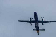 BIRMINGHAM INTERNATIONELL FLYGPLATS, BIRMINGHAM, FÖRENADE KUNGARIKET - OKTOBER 28, 2017: ett Flybe flygbolagflygplan som tar av arkivbilder BIRMINGHAM INTERNATIONELL FLYGPLATS, BIRMINGHAM, FÖRENADE KUNGARIKET - OKTOBER 28, 2017: ett Flybe flygbolagflygplan som tar av arkivbilder