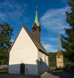 Bischofshofen, Pongau, terra di Salzburger, Austria, piccola chiesa austriaca tipica fotografie stock libere da diritti Bischofshofen, Pongau, terra di Salzburger, Austria, piccola chiesa austriaca tipica fotografie stock libere da diritti