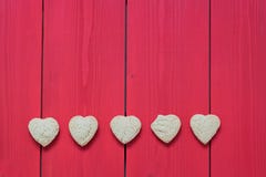 Biscotti di zucchero a forma di del cuore fotografie stock Biscotti di zucchero a forma di del cuore fotografie stock
