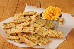 Biscuits de Flatbread avec du fromage de cheddar images libres de droits Biscuits de Flatbread avec du fromage de cheddar images libres de droits