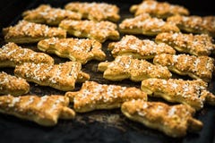 Biscuits de fête faits maison frais d'Owen photos libres de droits Biscuits de fête faits maison frais d'Owen photos libres de droits
