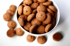 Bisquits italianos del amaretti en un contexto blanco fotos de archivo Bisquits italianos del amaretti en un contexto blanco fotos de archivo
