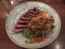 Bistecca di Kalbi con insalata dolce fotografia stock libera da diritti Bistecca di Kalbi con insalata dolce fotografia stock libera da diritti
