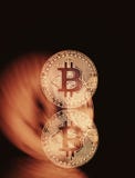 Bitcoin abstrakt bakgrund av cryptocurrencyen Arkivfoto Bitcoin abstrakt bakgrund av cryptocurrencyen Arkivfoto