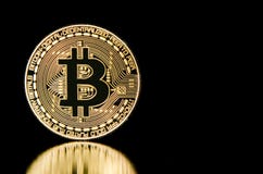 Bitcoin no fundo preto imagens de stock Bitcoin no fundo preto imagens de stock