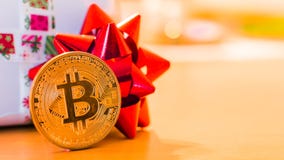 Bitcoin xmas-kort med kopieringsutrymme royaltyfria foton Bitcoin xmas-kort med kopieringsutrymme royaltyfria foton