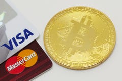 Bitcoin и кредитные карточки стоковая фотография Bitcoin и кредитные карточки стоковая фотография