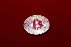 bitcoin на красной предпосылке бархата стоковые фото bitcoin на красной предпосылке бархата стоковые фото