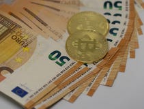 Bitcoins на евро стоковое изображение Bitcoins на евро стоковое изображение