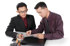 Biznesmen pokazuje propozycję zdjęcia stock Biznesmen pokazuje propozycję zdjęcia stock