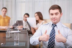 biznesmen pokazywać aprobaty Obraz Stock biznesmen pokazywać aprobaty Obraz Stock