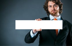 Biznesmen trzyma prostokątnego puste miejsce znaka Zdjęcie Stock Biznesmen trzyma prostokątnego puste miejsce znaka Zdjęcie Stock
