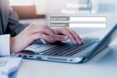 Biznesmen używa laptop loging wewnątrz strona internetowa, biznesowa ochrona obrazy royalty free Biznesmen używa laptop loging wewnątrz strona internetowa, biznesowa ochrona obrazy royalty free