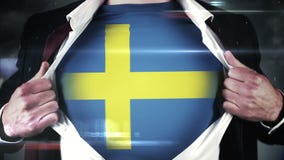 Biznesmena otwarcia koszula wyjawiać Sweden flaga royalty ilustracja Biznesmena otwarcia koszula wyjawiać Sweden flaga royalty ilustracja