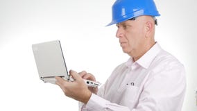 Biznesmena wizerunek Jest ubranym Hardhat pracę Używać laptopu radia komunikację zdjęcia royalty free Biznesmena wizerunek Jest ubranym Hardhat pracę Używać laptopu radia komunikację zdjęcia royalty free