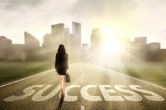 Bizneswoman chodzi sukces Obraz Stock Bizneswoman chodzi sukces Obraz Stock