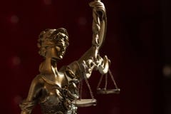 blanc d'isolement de statue de silhouette de justice photo libre de droits blanc d'isolement de statue de silhouette de justice photo libre de droits