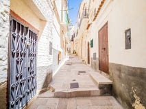 Bland gränderna av Vieste Gargano, Puglia fotografering för bildbyråer Bland gränderna av Vieste Gargano, Puglia fotografering för bildbyråer