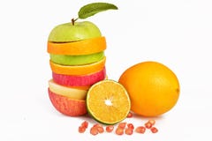Blandade fruktskivor, apelsin för päron för sallad för ny frukt, Apple och gräsplanäpple Royaltyfri Foto Blandade fruktskivor, apelsin för päron för sallad för ny frukt, Apple och gräsplanäpple Royaltyfri Foto