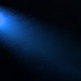Blauer Scheinwerfer auf Seitenecke, blauer Lichtstrahl auf schwarzem Hintergrund mit Schmutzbeschaffenheit lizenzfreie stockfotos Blauer Scheinwerfer auf Seitenecke, blauer Lichtstrahl auf schwarzem Hintergrund mit Schmutzbeschaffenheit lizenzfreie stockfotos