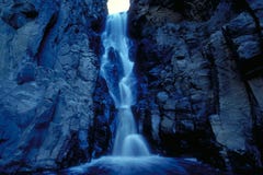 Blauer Wasserfall