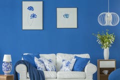 Blauwe bloemenwoonkamer stock afbeeldingen Blauwe bloemenwoonkamer stock afbeeldingen