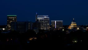 Blauwe nachthemel over Boise Idaho-horizon dichte omhooggaand van lange buildin Royalty-vrije Stock Afbeeldingen Blauwe nachthemel over Boise Idaho-horizon dichte omhooggaand van lange buildin Royalty-vrije Stock Afbeeldingen