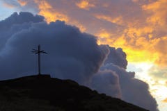 Blauwe uurzonsondergang van Masaya-vulkaankruis stock afbeelding Blauwe uurzonsondergang van Masaya-vulkaankruis stock afbeelding