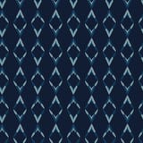 Bleu d'indigo Diamond Stripes Seamless Vector Pattern Colorant tiré de batik illustration stock Bleu d'indigo Diamond Stripes Seamless Vector Pattern Colorant tiré de batik illustration stock