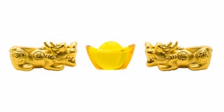 Bliźniacy złocistego Pixiu i żółtego szklanego Juan bao antyczny Chiński pieniądze obrazy royalty free Bliźniacy złocistego Pixiu i żółtego szklanego Juan bao antyczny Chiński pieniądze obrazy royalty free
