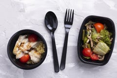Blomkål, salladsidor och kål med kornbröd, strikt vegetariansallad arkivbilder Blomkål, salladsidor och kål med kornbröd, strikt vegetariansallad arkivbilder