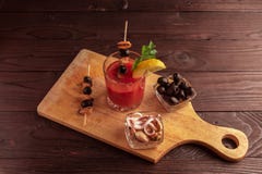 Bloody mary de cocktail, faisant un cocktail photographie stock libre de droits Bloody mary de cocktail, faisant un cocktail photographie stock libre de droits
