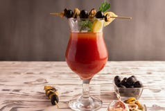 Bloody mary de cocktail, faisant un cocktail photo stock Bloody mary de cocktail, faisant un cocktail photo stock