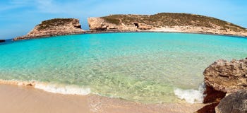 comino lagoon isola gozo