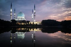 Blue Mosque with reflection in the lake during blue hour stock images Blue Mosque with reflection in the lake during blue hour stock images