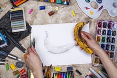 Blyertspennan skissar av en banan arkivbild Blyertspennan skissar av en banan arkivbild