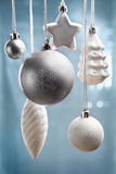 Bläuliche Weihnachtsverzierungen lizenzfreie stockfotografie Bläuliche Weihnachtsverzierungen lizenzfreie stockfotografie