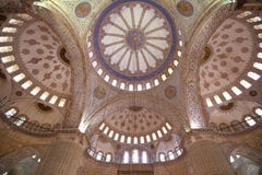Blått moskétak, Istanbul, Turkiet - December 2014 royaltyfria bilder Blått moskétak, Istanbul, Turkiet - December 2014 royaltyfria bilder