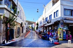 Bodrum, Τουρκία 2014 Τουρκική οδός Tipical με τα εστιατόρια θαλασσινών και τα μικρά καταστήματα στοκ εικόνες Bodrum, Τουρκία 2014 Τουρκική οδός Tipical με τα εστιατόρια θαλασσινών και τα μικρά καταστήματα στοκ εικόνες