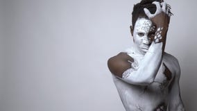 Bodyart sul corpo di dualità video d archivio Bodyart sul corpo di dualità video d archivio